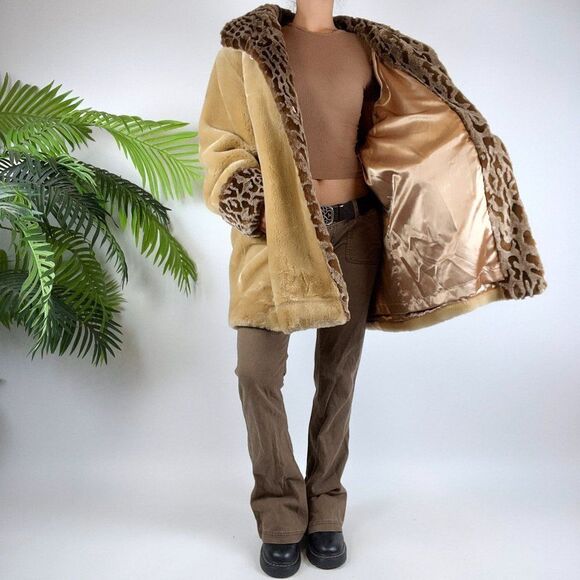 Vintage 90s Tan Indie Boho Hippie Oversized Faux Fur Winter Jacket / Size: L - Picture 3 of 7